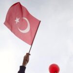 Belçim Bilgin Instagram - Ülkemizin kutlu olsun doğum günü, büyük bir özveri ve mücadele ile kurulmuş Cumhuriyetimiz 100 yaşında! Yeni yüzyıl bayrağımızda ki yıldızın göz alıcı ışığyla barış, sevgi, anlayış, birlik ve dayanışma içinde ile parladığımız bir yüzyıl olsun! 🤍❤️ Çoşku dolu marş için teşekkürler @normenderonline Video @acik.mikrofonn . #türkiyecumhuriyeti100yaşında #100anniversaryofturkishrepublic