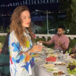 Belçim Bilgin Instagram - Thanks to Turkish actress @belcimbilgincom for the warm welcome to Istanbul. Belcim is one of the top actors in Turkey and recently shared this on her insta: “Since 2015 when I was feeling lost, Vishen and @mindvalley’s vision opened a door for me to rediscover myself and open new horizons. “ I was in Turkey with my team for a retreat for CEOs and Founders and Belcim was so kind to organize an amazing dinner for our team in a grand villa overlooking the majestic Bosphorus. Turkish hospitality at its best. 🇹🇷 Thanks for treating us so well @belcimbilgincom.