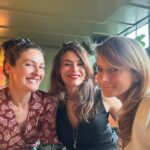 Belçim Bilgin Instagram - Cherishing moments in London with the best crew! 🇬🇧 #londonvibes #friendsforever 🦚