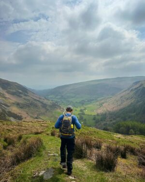 Bel Powley Instagram - 🏴󠁧󠁢󠁷󠁬󠁳󠁿 all the gear absolutely no idea - hiking in Snowdonia!! 🏴󠁧󠁢󠁷󠁬󠁳󠁿 big big bonus for lambing season - see last slide for the cutest mummy baby lamb situation ever seen 🥺🐑