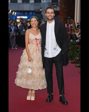 Bel Powley Instagram - ✨ Vogue World last night ✨the very best! So much fun! Thank you @voguemagazine @britishvogue @edward_enninful and Anna - what an incredible night supporting theatre in London 🇬🇧 🩷 honoured to be wearing one of my favs @simonerocha_ 🩷 Simone I love you! 🩷 thank you SO MUCH @chercoulter @alipirzadeh @alexreadermakeup I felt like a trillion bucks!!!!!! 🩷