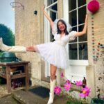 Bel Powley Instagram - 🩷❤️ HEN PARTY ❤️🩷 the most glorious and hilarious weekend 💕 only my mad friends could have this much fun 💕 I love you all SO MUCH 💕 thank you to my bestest ever friend @lolaboothby and @honorpowley @alicefelgate @kittywordsworth for organising it 💕 I’m brimming with joy 💕