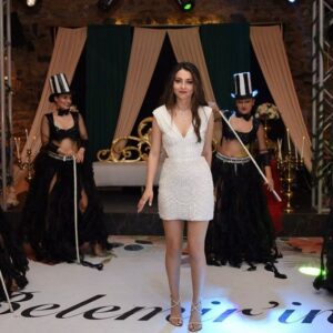 Belemir Temizsoy Instagram - Kır testiyi gelin hanım 🤍
#hennanight