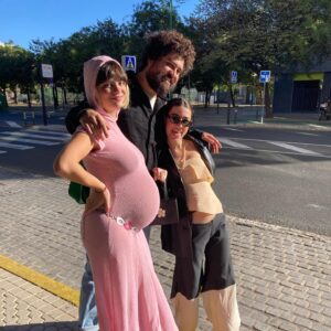 Belén Barenys Instagram - voy a presumir un poco de lo que ha sido estrenar Autodefensa en el @festivalsevilla aki con tuits y todo porque nos han dicho un monton d cosas bonitas y estoy super orgullosa d nosotros y agradecida de que este primer recibimiento haya sido tan bueno😭💘 29 d noviembre @enfilmin no lo olvideis z0rras 💘