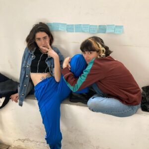 Belén Barenys Instagram - dos chicas y uno loco (aka @m.a.blanca ) hicieron una serie y ahora hemos ganao un premio en un festival q se ve q es muy importante q es @seriesmania y nada, fotos del proceso cuando no teníamos niidea d lo q seria esto, porque no teniamos niidea pero fue muy bonito y hay q reconocerlo ❤️ (y recordatorio q esta serie la hemos hecho con dos euritos y toda nuestra alma y ha llegao muy lejos lol)