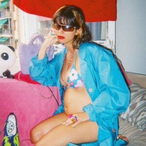 Belén Barenys Instagram - 💞💞¡¡¡¡22 DE JULIO nuevo single de MEMÉ!!!!!!💞💞 se llamará “mátame” y va sobre frakasos amorosos kuando las xicas nos arrastramos muxo x un fuckboi 🤡🤡 vergonzoso pero inevitable 🤡🤡 espero q os guste mucho el videoclip sera la risa ya vereis un besazo GUAPAS 👾 foto @lakiskarol