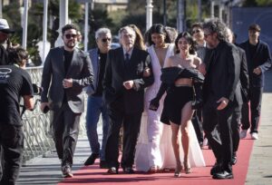 Belén Chavanne Instagram - Nada tiene de todo pero más que nada un grupo de talentos descomunales y gente que admiro mucho. Cohn-Duprat marca registrada, Brandoni, De Niro haciendo una dupla soñada, la brutal @majocabreraruizdiaz, todxs los que están delante y detrás de cámara. 
El lujazo de presentarla en un teatro tan hermoso, y ver la serie que hicimos con una audiencia acompañándonos, no imaginé nada de todo esto. 🫰🏼🫰🏼🫰🏼🫰🏼🫰🏼🫰🏼🫰🏼