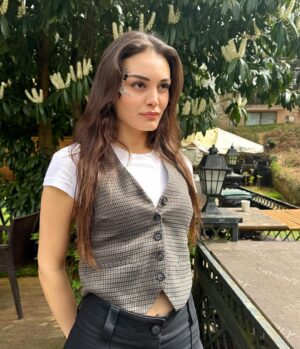 Belgin Şimşek Instagram - Yaz geldiiii 🫠🧚🏻‍♂️🐣