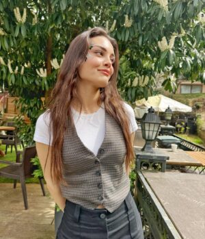 Belgin Şimşek Instagram - Yaz geldiiii 🫠🧚🏻‍♂️🐣