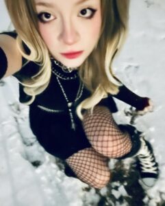 Actress Bella Higginbotham HD Instagram Photos and Wallpapers December 2022