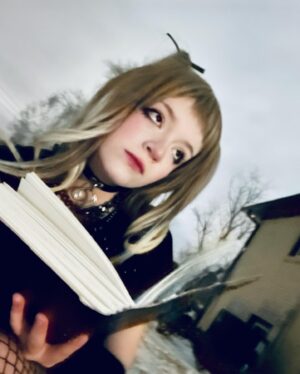 Bella Higginbotham Instagram - misa amane closet-cosplay :)

first time posting any cosplays on this account i hope you like it ‼️
•
•
•
•
•
•
#cosplay #closetcosplay #deathnote #misaamane #misa #apple