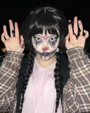 Bella Higginbotham Instagram - it’s givingggg, creepy critter crawling in your yard 🤭🫣
.
#makeup #spookymakeup #makeupartist