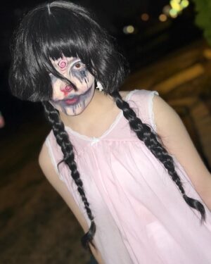 Bella Higginbotham Instagram - it’s givingggg, creepy critter crawling in your yard 🤭🫣
.
#makeup #spookymakeup #makeupartist