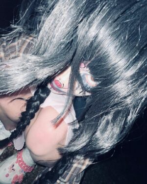 Bella Higginbotham Instagram - it’s givingggg, creepy critter crawling in your yard 🤭🫣
.
#makeup #spookymakeup #makeupartist
