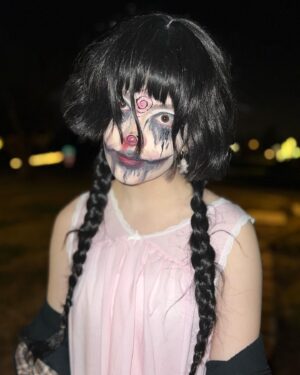 Bella Higginbotham Instagram - it’s givingggg, creepy critter crawling in your yard 🤭🫣
.
#makeup #spookymakeup #makeupartist