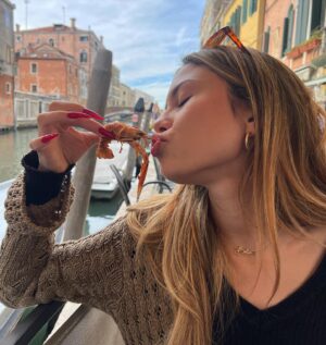 Bella Shepard Instagram - skrimp !!! ♡︎ ♡︎ ♡︎ 🇮🇹🇮🇹💫💫💫💫💫