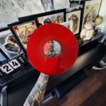 Bely Basarte Instagram - Este vinilo nació hace un año en forma de idea y hoy es una realidad entre nuestras manos. Han sido unas cuantas las personas trabajando para que esto ocurra y os quiero dar las gracias 📢❤️ aquí y ahora: @alexgranero por el emotional support y acompañarme con compo y produ en No te necesito, Todo va a estar bien y Si la luz se va @christiannlyon por ayudarme a gestionar todo lo que no se ve para que exista lo que sí @joshxberrios por tu tiempo y talento en compo y produ de los temas M-40, Tanta Adrenalina y BDH @fernandoboix por dejarme crear contigo y producir Contigo (hehe) @omglobal que, aparte de todos los videoclips que han puesto imagen a este trabajo, han diseñado todo el vinilo con fotos de @alelanoix y @stteveenn, estilismos de @luchocampos_ y @andreaegidomuah @soyalberto.vela por juntarte conmigo a escribir con tanto cariño, por las demos que serán himnos @altafonte_spain por ayudarme a que estas canciones lleguen a vuestras vidas y a vuestras casas literalmente Por supuesto, gracias a vosotrxs por hacer posible este sueño otra vez más 😭❤️✨️