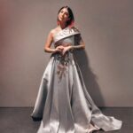 Bely Basarte Instagram - Anoche fue un sueño hecho realidad, no podría estar más contenta. Gracias @disneyspain y @lvidalmusic por contar con mi voz para una gala tan especial, a @luchocampos_ por vestirme como una princesa junto a @diazar_atelier y @plashioncomunicacion, a mis queridas @naogayoso y @dreiacasanova por empoderarme con ese pedazo de maqui y a todo el equipo de personas que estuvisteis trabajando para que fuese una noche mágica. 🩷✨️ el último vídeo lo grabó mi mami con su móvil/patata, así que la calidad es regu pero tiene más amor que cualquiera.
