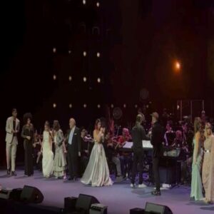 Bely Basarte Instagram - Anoche fue un sueño hecho realidad, no podría estar más contenta. Gracias @disneyspain y @lvidalmusic por contar con mi voz para una gala tan especial, a @luchocampos_ por vestirme como una princesa junto a @diazar_atelier y @plashioncomunicacion, a mis queridas @naogayoso y @dreiacasanova por empoderarme con ese pedazo de maqui y a todo el equipo de personas que estuvisteis trabajando para que fuese una noche mágica. 🩷✨️ el último vídeo lo grabó mi mami con su móvil/patata, así que la calidad es regu pero tiene más amor que cualquiera.