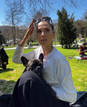 Bengi İdil Uras Instagram - Mia benimle birlikte olduğu için çok mutlu 🙏🏻 

📸 @linda_malici 

#maçkaparkı