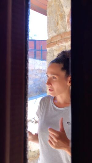 Bengi İdil Uras Instagram - 5 yıllık kontratım bitmiştir. O sırada ev sahibim 🏡