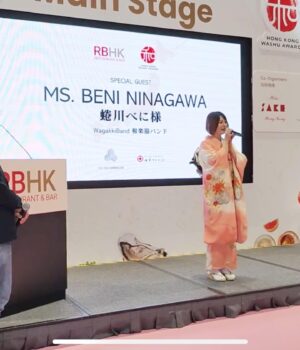 Beni Ninagawa Instagram - 今朝香港に着きまして、こちらの授賞式で本日、香港でスピーチをさせて頂きました。
HONG KONG WASHU AWARDS
今回で4回目の日本の、ワイン、日本酒、焼酎など、お酒たちの授賞式ということで香港や海外で活躍されている日本のお酒の生産者の方たちを少しでも応援出来れば。日本の文化の更なる進出の為にと思ってお話をさせて頂きました。

なんと、幻のなかなか手に入らない北海道のワイナリー、ドメーヌタカヒコ
のヨイチノボリも頂きました。感動の味でした。
これぞ日本の繊細さ。あっぱれ日本。
さて、明日は和楽器バンド東京公演。
宜しく頼むぜ。