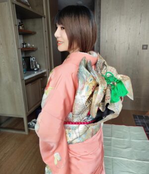 Beni Ninagawa Instagram - 今朝香港に着きまして、こちらの授賞式で本日、香港でスピーチをさせて頂きました。
HONG KONG WASHU AWARDS
今回で4回目の日本の、ワイン、日本酒、焼酎など、お酒たちの授賞式ということで香港や海外で活躍されている日本のお酒の生産者の方たちを少しでも応援出来れば。日本の文化の更なる進出の為にと思ってお話をさせて頂きました。

なんと、幻のなかなか手に入らない北海道のワイナリー、ドメーヌタカヒコ
のヨイチノボリも頂きました。感動の味でした。
これぞ日本の繊細さ。あっぱれ日本。
さて、明日は和楽器バンド東京公演。
宜しく頼むぜ。