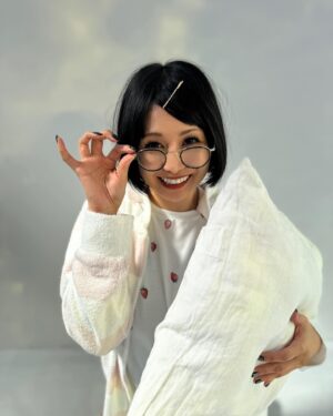 Beni Ninagawa Instagram - ライブグッズ撮影現場のオフショットをおすそ分けです。
こんなに沢山写真撮っとっといてくれたのね。ありがとう。
一連の流れに関わってくださってる全ての方々に感謝。
ECサイトでのカレンダー、アクスタセットは追加発注分残りわずかでごぜぇます。