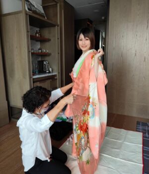 Beni Ninagawa Instagram - 今朝香港に着きまして、こちらの授賞式で本日、香港でスピーチをさせて頂きました。
HONG KONG WASHU AWARDS
今回で4回目の日本の、ワイン、日本酒、焼酎など、お酒たちの授賞式ということで香港や海外で活躍されている日本のお酒の生産者の方たちを少しでも応援出来れば。日本の文化の更なる進出の為にと思ってお話をさせて頂きました。

なんと、幻のなかなか手に入らない北海道のワイナリー、ドメーヌタカヒコ
のヨイチノボリも頂きました。感動の味でした。
これぞ日本の繊細さ。あっぱれ日本。
さて、明日は和楽器バンド東京公演。
宜しく頼むぜ。