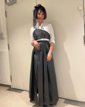 Beni Ninagawa Instagram - 大阪オリックス劇場ありがとうございました！！なかなか情報量の多い日でしたね☆。.:＊・゜会場アルバム購入者限定
抽選、サイン会もありがとうございました！！
残り2公演全力で燃やしていくぞ。