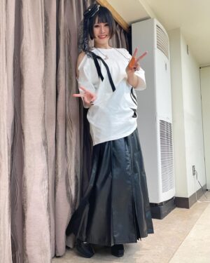 Beni Ninagawa Instagram - さて、日本武道館にての大新年会みなさん本当に本当にありがとうございました。
2024年10周年イヤーを走りきっての一旦の活動休止となりますが、ここからの活動一緒に盛り上げて頂けたら幸いです。
ここまで共に走ってくれたお客さん達に感謝の気持ち、思い出や、そして私たちのワガママを聞いてくださってる皆さんに色んな思いが込み上げて来て、自分でも最後は一杯一杯になってしまいました。
ひとまず、今日。本当にありがとうございました。
