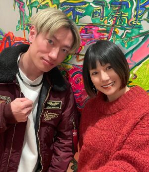 Beni Ninagawa Instagram - 本日は今年の露出用の新衣装のフィッティングでした。
ゆかちゃんいつもあざァっす。
なるべく今年はバンド含め個人の活動感をお伝えして行けるよう配信や、動画、インスタで逐一ご報告して行こうと思っている所存です(ง •̀_•́)ง
今日は山葵さんと会ったので一緒に。