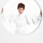 Bennu Yıldırımlar Instagram - Birine can birine umut birine yaşam olmak!… Var mı daha büyük bir haz ve gerçek yaşama armağan edebileceğimiz yaşarken yaşatmaktan başka… Yılın projesi geliyor ülkemizde ve uluslararası alanda yabancı dillerde ses olacak olan @iyiniyetdernegi “Kadınlar Omuz Omuza” Sosyal Sorumluluk proje lansmanı Zorlu Psm @zorlu_psm milyonların sesi rol modeli olan birbirinden kıymetli ünlü Star Kadınlarımızın eşsiz desteği ile yaşamlara umut , yol ve can olmaya geliyor… Ve bu projeyle binlerce kadın yeniden istihdam edilirken yaşamak için bir nedene sahip olabilecekler ve o kadınlardan BİRİ DE SENSİN “Kadınlar Omuz Omuza” projesi Türkiye’yi gezerken milyonlarca kadının yaşamına dokunmaya devam edecek… 4 Mart’ta buluşuyoruz… @tanjubabacan @iyiniyetdernegi @memorialsaglik @ugurgenc61 @cengizdikbas @zuhalceranyapimorganizasyon yaseminkts @selda.yalmancan @bircansilan @selencao #iyiniyetderneği #kadinlaromuzomuza #memorialsaglikgrubu #sosyalsorumlulukprojesi #8martdünyakadınlargünü #dünyakadınlargünü