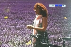 Bennu Yıldırımlar Instagram - Fransa. #tbt leri💜💜💜 güzel günleri beklerken biraz içimiz açılsın 🙋🏻‍♀️ #iztv @eylemyildiz 🦋🦋🦋