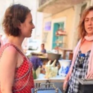Bennu Yıldırımlar Instagram - Fransa. #tbt leri💜💜💜 güzel günleri beklerken biraz içimiz açılsın 🙋🏻‍♀️ #iztv @eylemyildiz 🦋🦋🦋