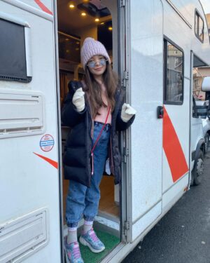 Beren Gençalp Instagram - 🥰🥰🥰 

#berengençalp #melek #gece #ece #sefirinkızı #misafirdizi #evlilikhakkındaherşey #karavan #set #karavangünlükleri #sethalleri #izmir #istanbul #bodrum @ngmediatv @medyapimresmi @mfyapimtv