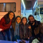 Beren Gençalp Instagram - Hoşçakal GECE♥️ Belki kısa ama bana çok şey öğreten çok güzel bir yolculuktu☺️ Herkese çok ama çok teşekkür ederim♥️ MİSAFİR son kez final bölümüyle bu akşam Fox tv de 🎬 #berengençalp #gece #misafirdizi #hazalkaya #buğragülsoy #selenöztürk #set #setfotoğrafları #final #medyapım #foxtvturkiye @misafirdizi @misafirdizi.foxtv @medyapimresmi @foxturkiye