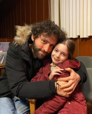 Beren Gençalp Instagram - ECE……..
Ben ECE karakterini çok severek oynadım.Yine çok şey öğrendim ve birçok anı biriktirdim🥰Başta yapım şirketimiz @mfyapimtv ‘ye, canım yönetmenim VOLKAN KESKİN hocama,çok değerli oyuncu büyüklerime,tüm set ekibindeki ablalarım ve abilerime, bizi severek izleyen herkese, oyuncu koçlarım ve pedagoguma çok ama çok teşekkür ederim🥰♥️🥰 Sizleri çok seviyorum♥️♥️♥️ 

@evlilikhkhersey @mfyapimtv @foxturkiye @izmirguzeliajans @istanbulcocukajansi
