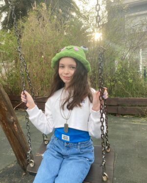 Beren Gençalp Instagram - Herkese iyi haftalar diliyorum❤️ 

#berengençalp #salıncak #izmir #sahilevleri #baharmevsimi #park #güneş #bahar #spor #sporgiyim #melek #gece #ece #sefirinkızı #misafir #evlilikhakkındaherşey #çokkalp