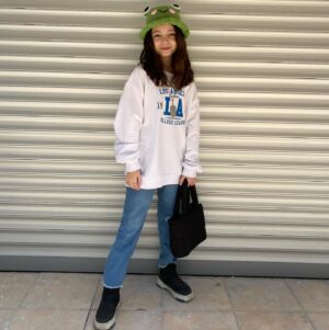 Beren Gençalp Instagram - Herkese iyi haftasonları🥰🥰🥰

#berengençalp #izmir #istanbul #cumartesi #zara #zaraçocuk #zarakids #mango #mangokids #hm #hmkids #koton #kotonkids #lcw #lcwkids #nıke #adidas #skechers #tarz #sporgiyim
