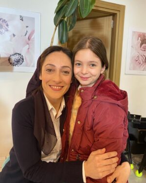 Beren Gençalp Instagram - ECE……..
Ben ECE karakterini çok severek oynadım.Yine çok şey öğrendim ve birçok anı biriktirdim🥰Başta yapım şirketimiz @mfyapimtv ‘ye, canım yönetmenim VOLKAN KESKİN hocama,çok değerli oyuncu büyüklerime,tüm set ekibindeki ablalarım ve abilerime, bizi severek izleyen herkese, oyuncu koçlarım ve pedagoguma çok ama çok teşekkür ederim🥰♥️🥰 Sizleri çok seviyorum♥️♥️♥️ 

@evlilikhkhersey @mfyapimtv @foxturkiye @izmirguzeliajans @istanbulcocukajansi