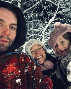 Berenika Kohoutová Instagram - Ahoj🤍
Tak vám taky přeju, moji milí. 
Ať jste štastný
Ať jste spolu
Ať po studenejch tvářích vždycky přijde telpej čaj
Ať padáte jen do měkkýho, když už musíte padat
Ať je kolem vás vždycky někdo, kdo vám umí nastavit zrcadlo
Ať jste se svýma dětma co nejvíc
Ať se vás nikdo neptá, kdy budete mít děti, pokud je nechcete mít
Ať se můžete právoplatně vzít, když jste holka a holka nebo kluk a kluk
Ať máte v srdci lásku
Ať jste míň na instagramu a hodně v divadle/na koncertech/v tělocvičně/v sauně/u moře

Ahoj 23 a vítej 24! Těšim se na Tebe💓