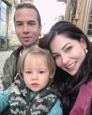 Berna Üçkaleler Instagram - Bu familya serisi post olmayı haketti. Dünyamın her şeyleri. Şerif’im, Leo’m 🖤