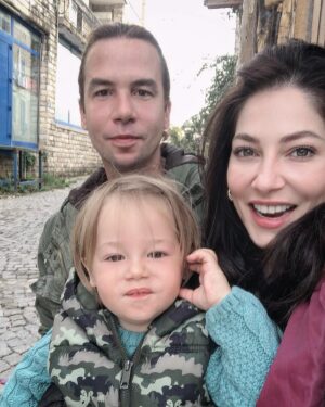 Berna Üçkaleler Instagram - Bu familya serisi post olmayı haketti. Dünyamın her şeyleri. Şerif’im, Leo’m 🖤