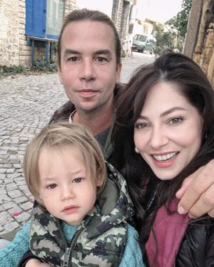 Berna Üçkaleler Instagram - Bu familya serisi post olmayı haketti. Dünyamın her şeyleri. Şerif’im, Leo’m 🖤