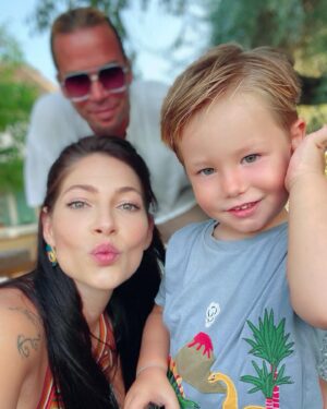 Berna Üçkaleler Instagram - İlk ve son foto favorim #fotodump 🌸 my family🤎