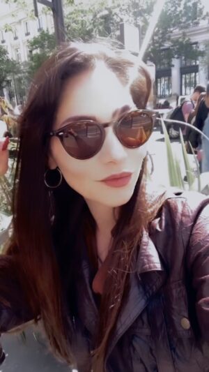 Berna Üçkaleler Instagram - 🕶️ an another beautiful day💃🏻🌻🥂