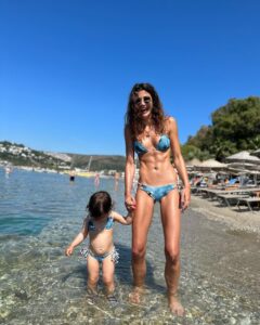 Berrak Tüzünataç Instagram - Who wore it better ? #WeirdAuntActivated 🫠🧿♥️👍🏼 📸: @ozpirincci