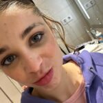 Berta Castañé Instagram - Placeres de la vida que no tienen precio🤍 Gracias x este día chic@s. Os quiero demasiado. Hoy he llorado de alegría y de tristeza porque hay etapas que acaban. Y justo eso es lo que las hace tan únicas y bonitas. Por pasar más momentos con vosotros; ver más atardeceres, amaneceres y arcoíris; más risas juntos; más charlas filosóficas; más amor; por dejarme conoceros un poquito más cada día. ✨ (pd: aunque he llorado un poco, he subido a la caída libre y estoy proud of me jeje)