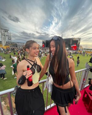 Berta Castañé Instagram - ESTRELLA DAMM X PRIMAVERA SOUND BY DABID MUÑOZ 🔥✨
 @estrelladamm @primavera_sound 
@elgoxo 
@dabizdiverxo 
• 
Vestida x @paolasb4 ✨
@patequilux @mod_wave_movement @alexahofficial @loi_agency